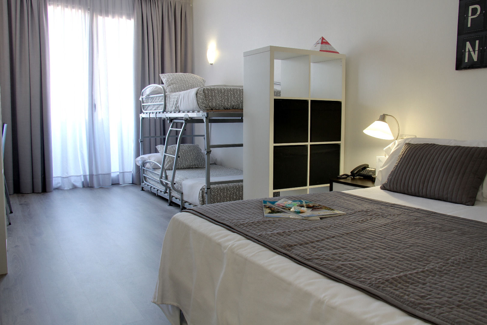 卡拉布里亚雅典娜公寓式酒店 巴塞罗那 客房 照片