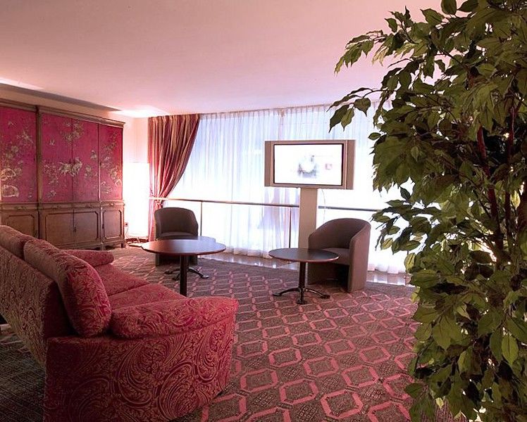 卡拉布里亚雅典娜公寓式酒店 巴塞罗那 外观 照片