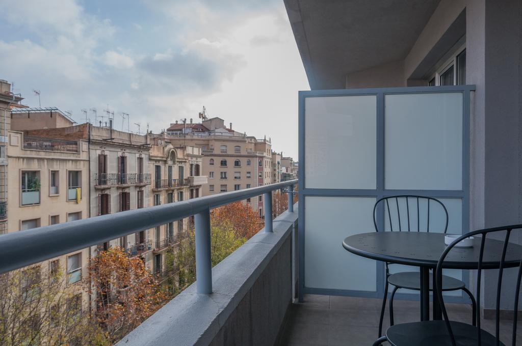 卡拉布里亚雅典娜公寓式酒店 巴塞罗那 外观 照片